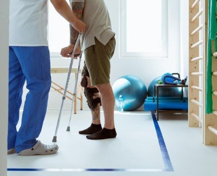 Which medical conditions are treated at Neurigo 360 Rehabilitation Centre?