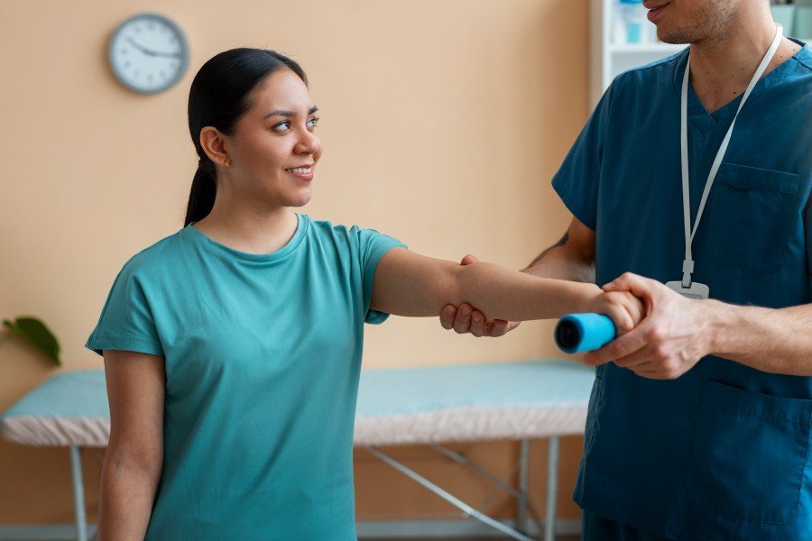 Which Is the Best Post Surgery Physiotherapy in Noida for Faster Recovery?